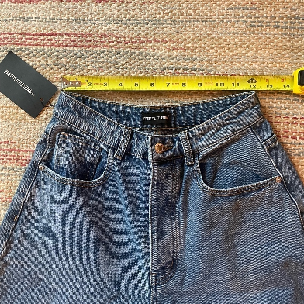 NWT PRETTY LITTLE THING “Mid Wash Thigh Split Baggy Boyfriend Jeans” - Picture 7 of 9